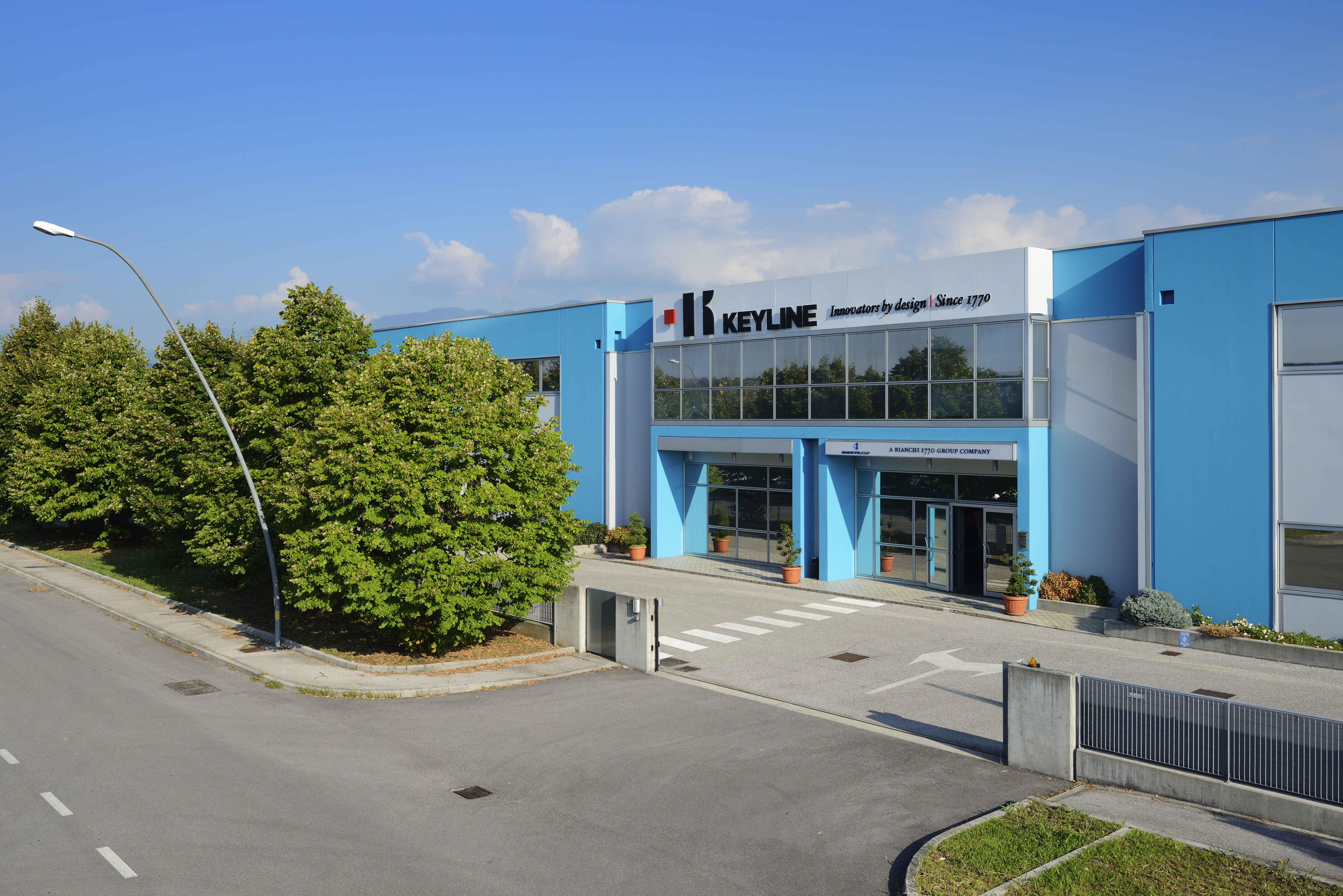 visuale-alta-facciata-azienda